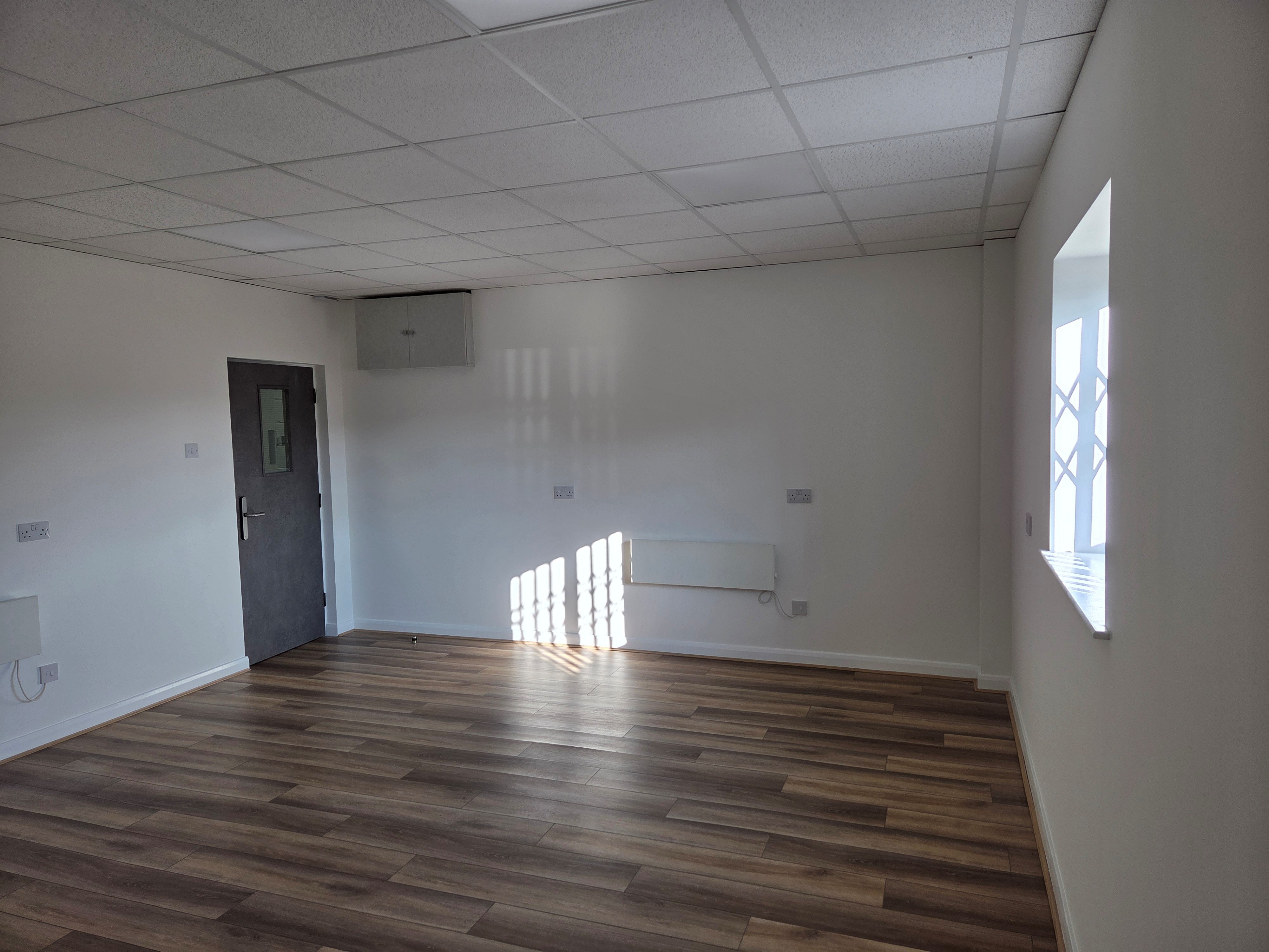 Office in Nuneaton - photo 3